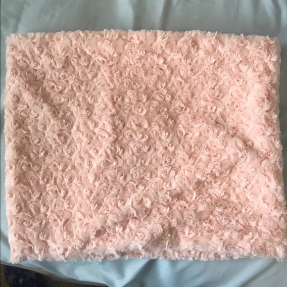 Pretty light pink detailed scarf - Picture 3 of 3